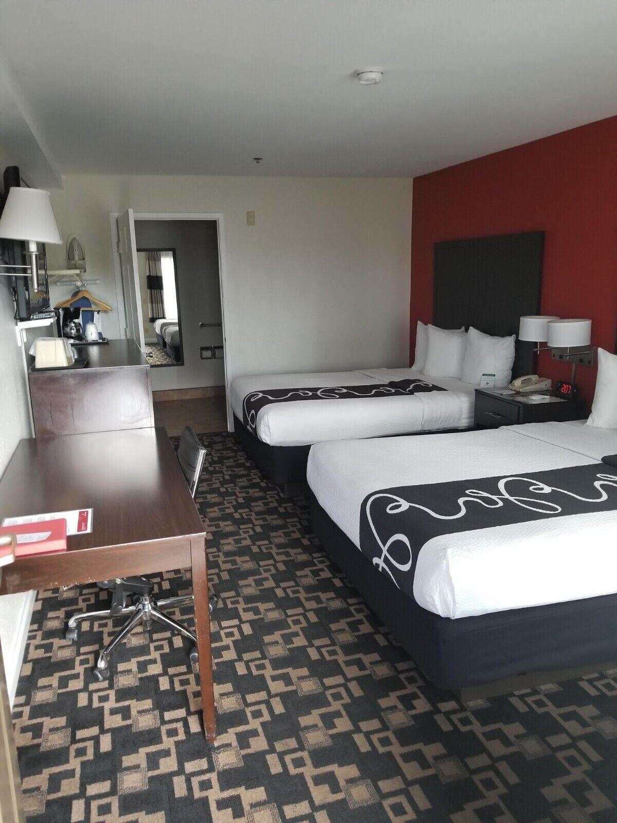 Ramada By Wyndham Oceanside Hotel Екстериор снимка