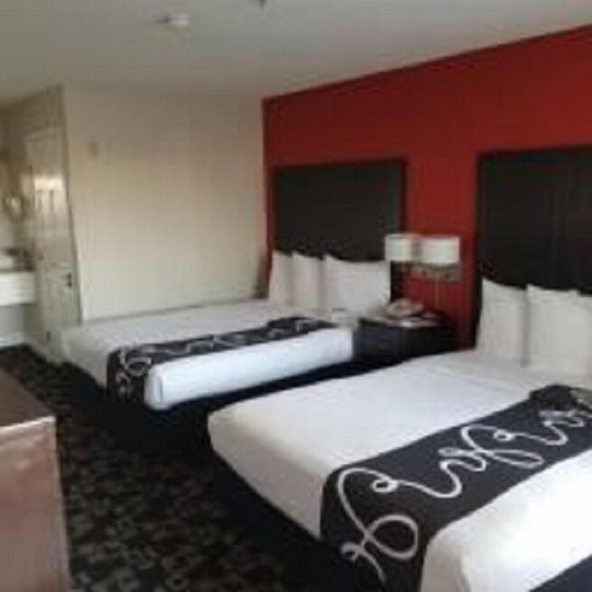 Ramada By Wyndham Oceanside Hotel Екстериор снимка
