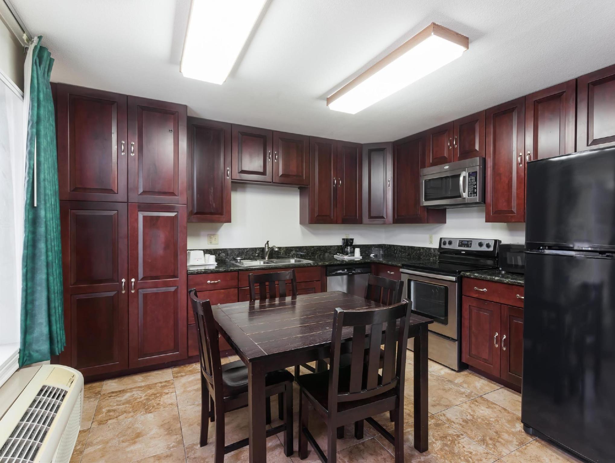 Ramada By Wyndham Oceanside Hotel Екстериор снимка