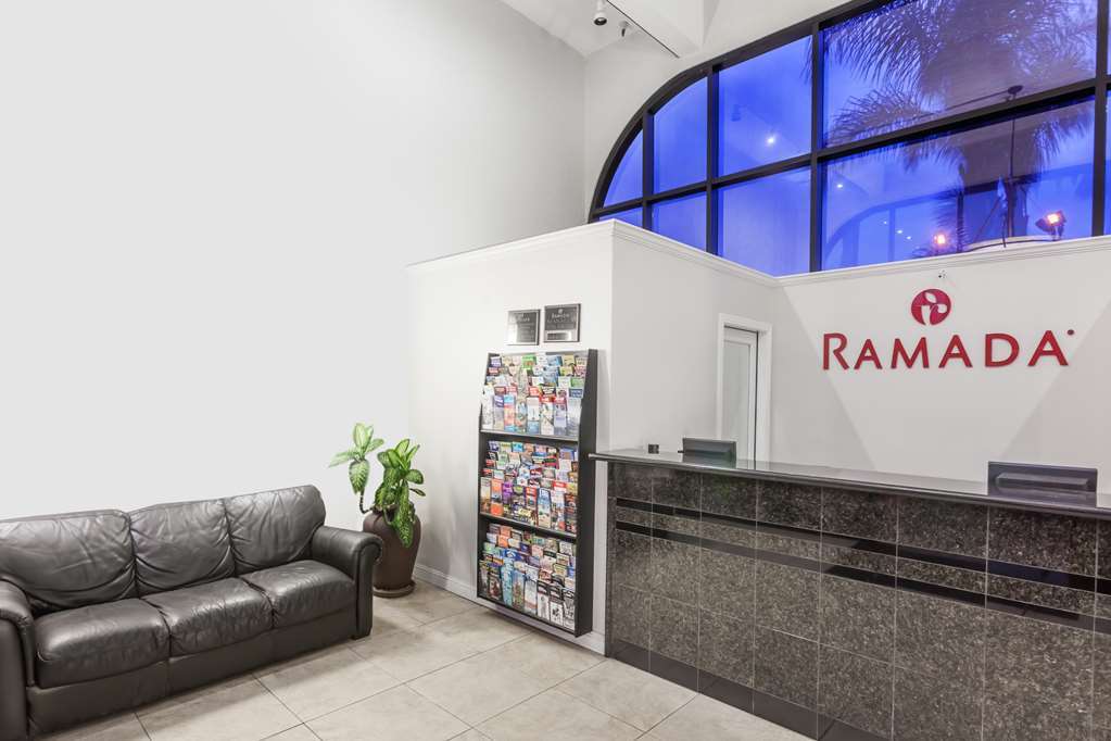 Ramada By Wyndham Oceanside Hotel Интериор снимка