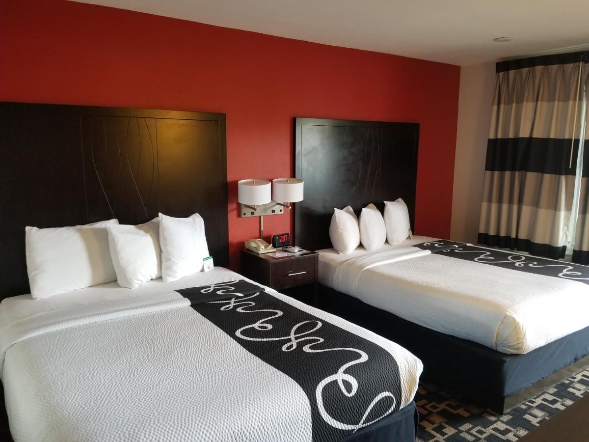 Ramada By Wyndham Oceanside Hotel Екстериор снимка