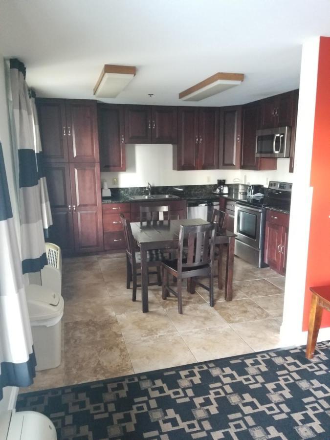 Ramada By Wyndham Oceanside Hotel Екстериор снимка